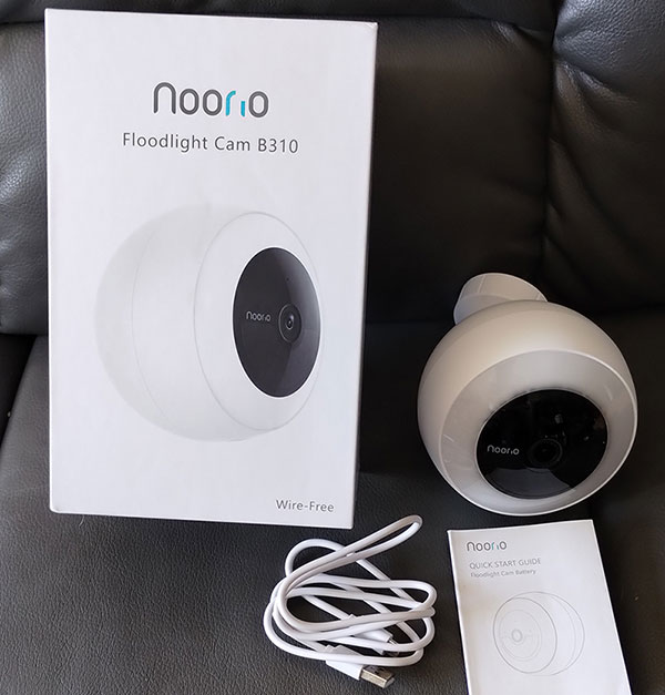 Noorio B310 security camera, box contents