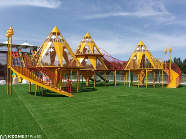 2022年8月，江蘇徐州紅楓森林公園，無動力游樂項目落地完成，占地15000平，總投資300萬。